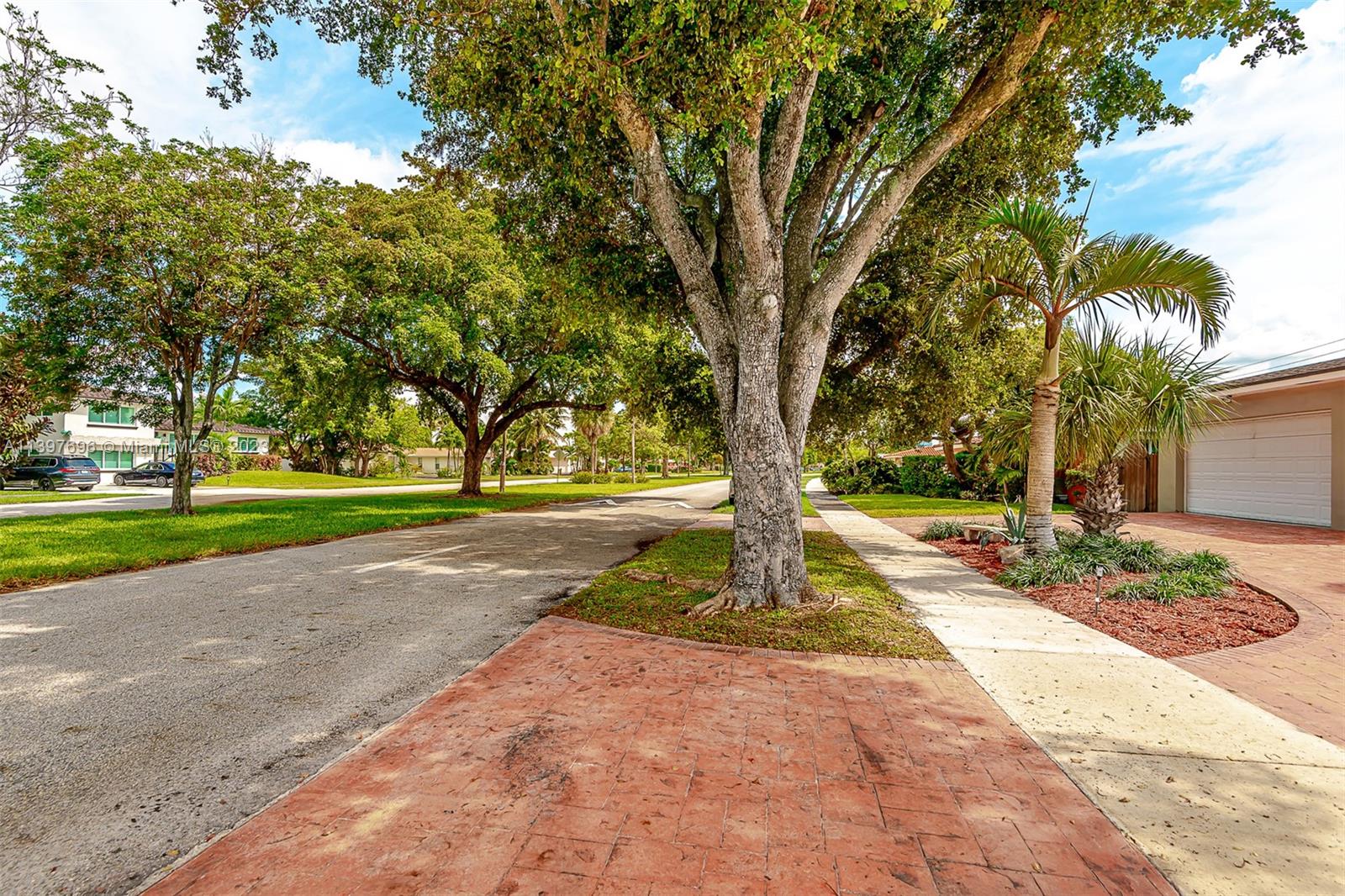 307 North Rainbow Drive Hollywood, FL 33021 - Photo 13 of 74