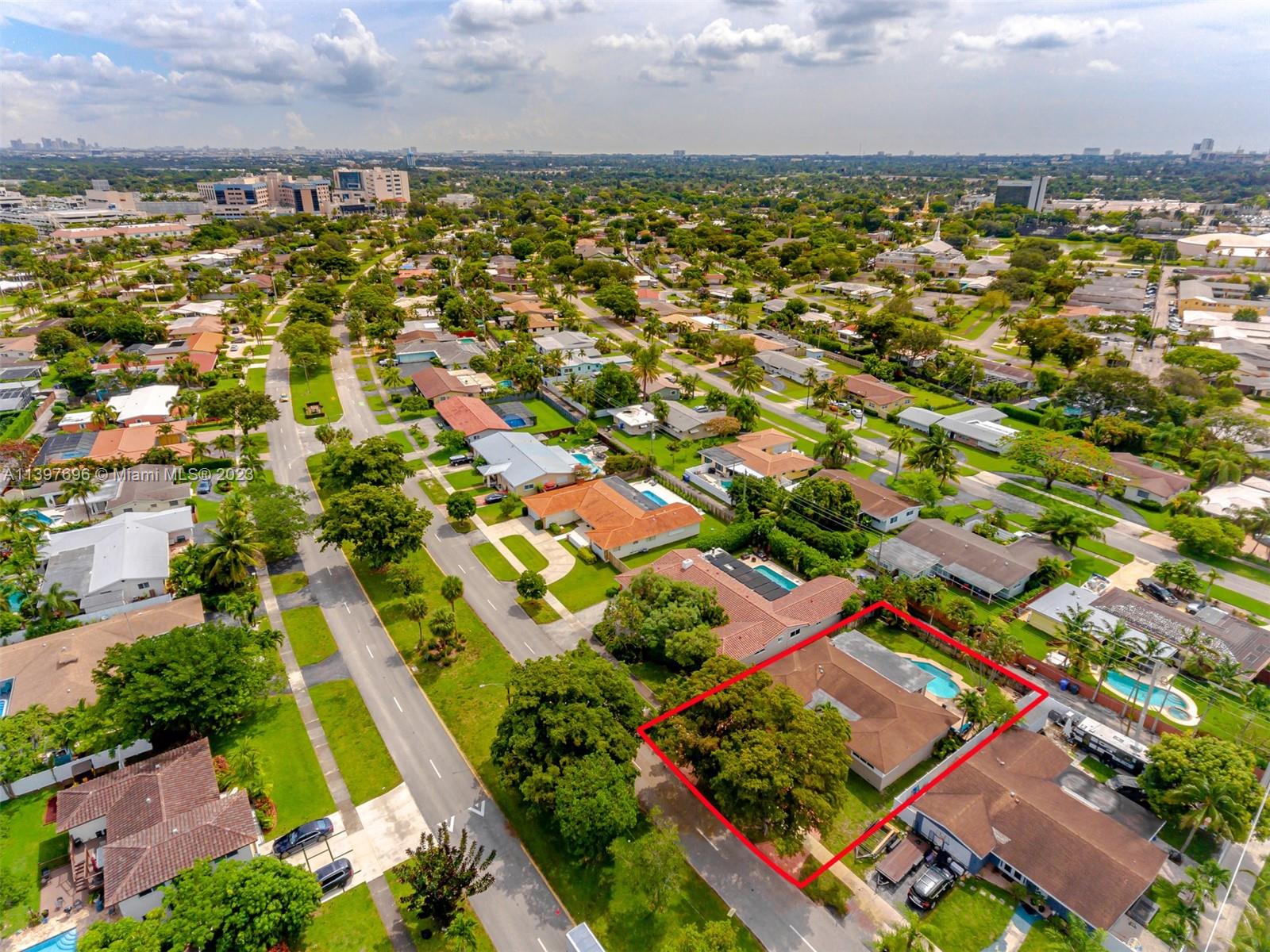 307 North Rainbow Drive Hollywood, FL 33021 - Photo 9 of 74