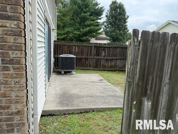 a view of a backyard with pathway