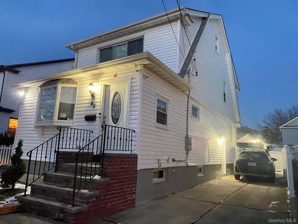 $4,400 | 40 South 16th Street, New Hyde Park, NY 11040