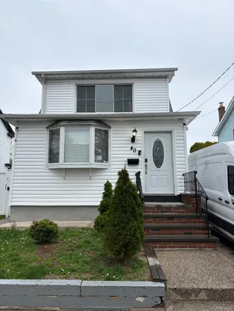 $4,400 | 40 South 16th Street, New Hyde Park, NY 11040