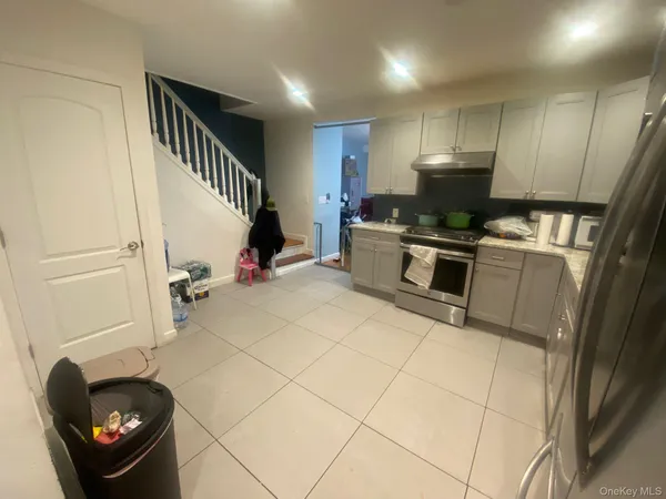 $4,400 | 40 South 16th Street, New Hyde Park, NY 11040