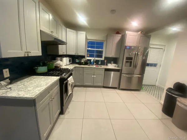$4,400 | 40 South 16th Street, New Hyde Park, NY 11040