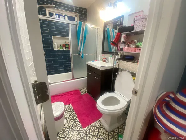 $4,400 | 40 South 16th Street, New Hyde Park, NY 11040