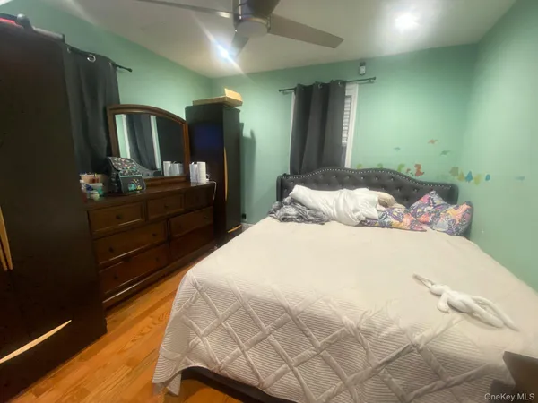 $4,400 | 40 South 16th Street, New Hyde Park, NY 11040