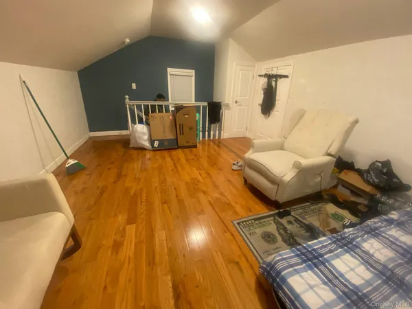 $4,400 | 40 South 16th Street, New Hyde Park, NY 11040