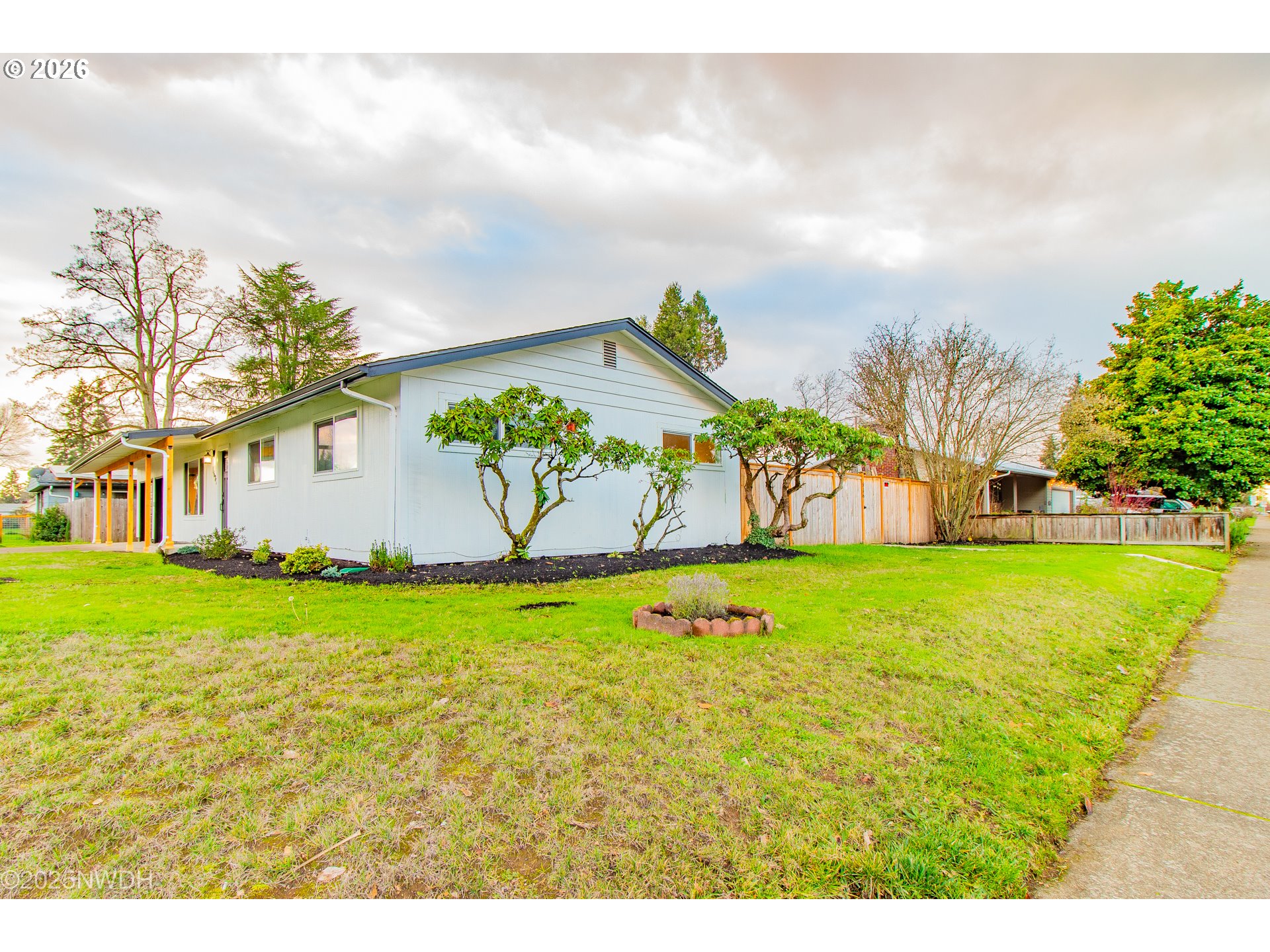 1682 Hemlock Street Eugene, OR 97404 - Photo 2 of 48