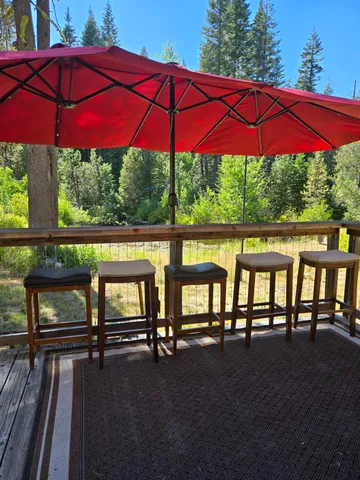 a view of a yard with a tree