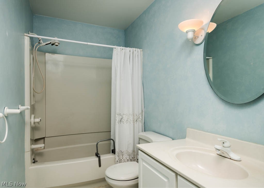 32144 Densmore Road Willowick, OH 44095 - Photo 20 of 27 Full bath for the in-law suite.