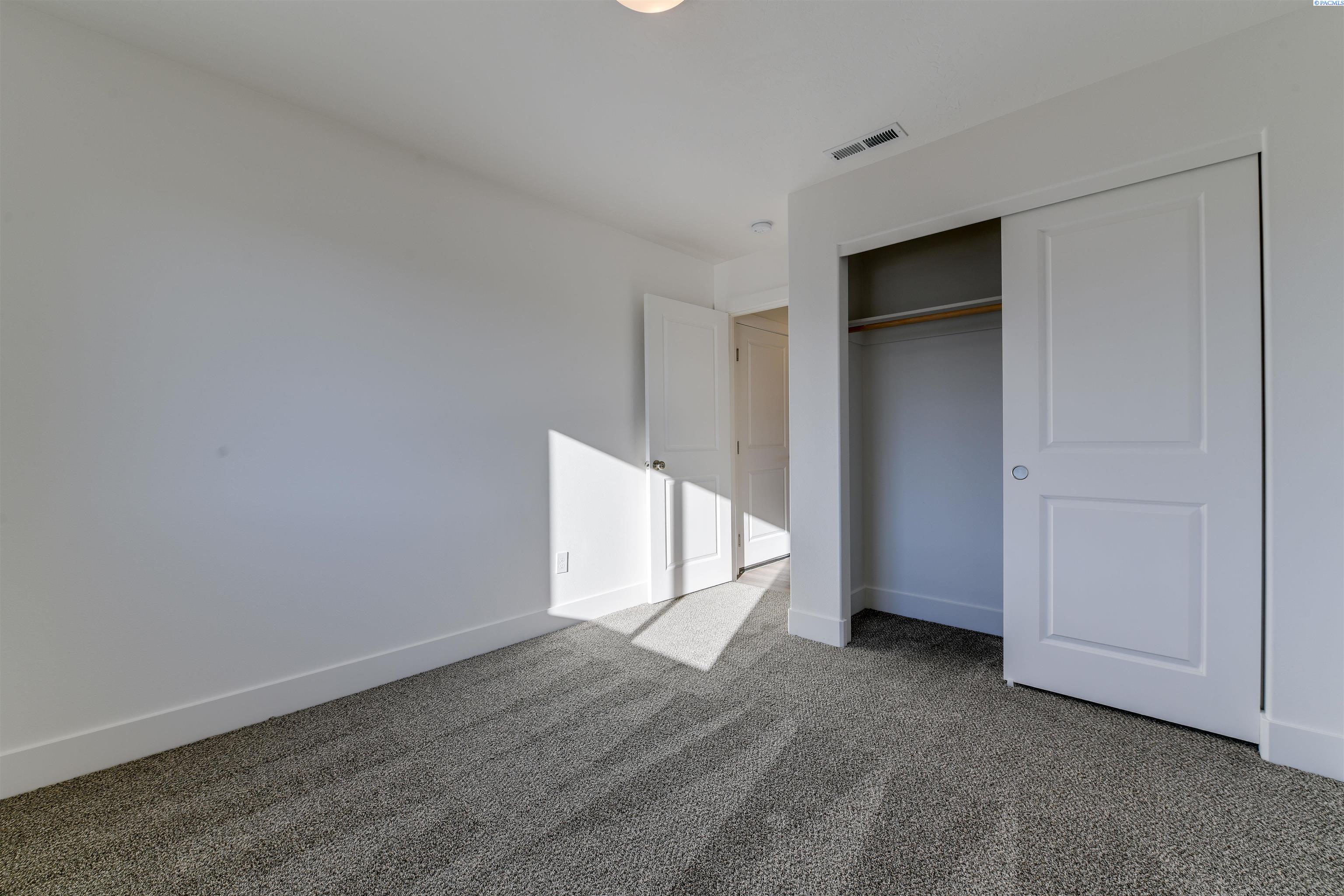 804 Grapevine Street Grandview, WA 98930 - Photo 11 of 19 Gallery Image 11