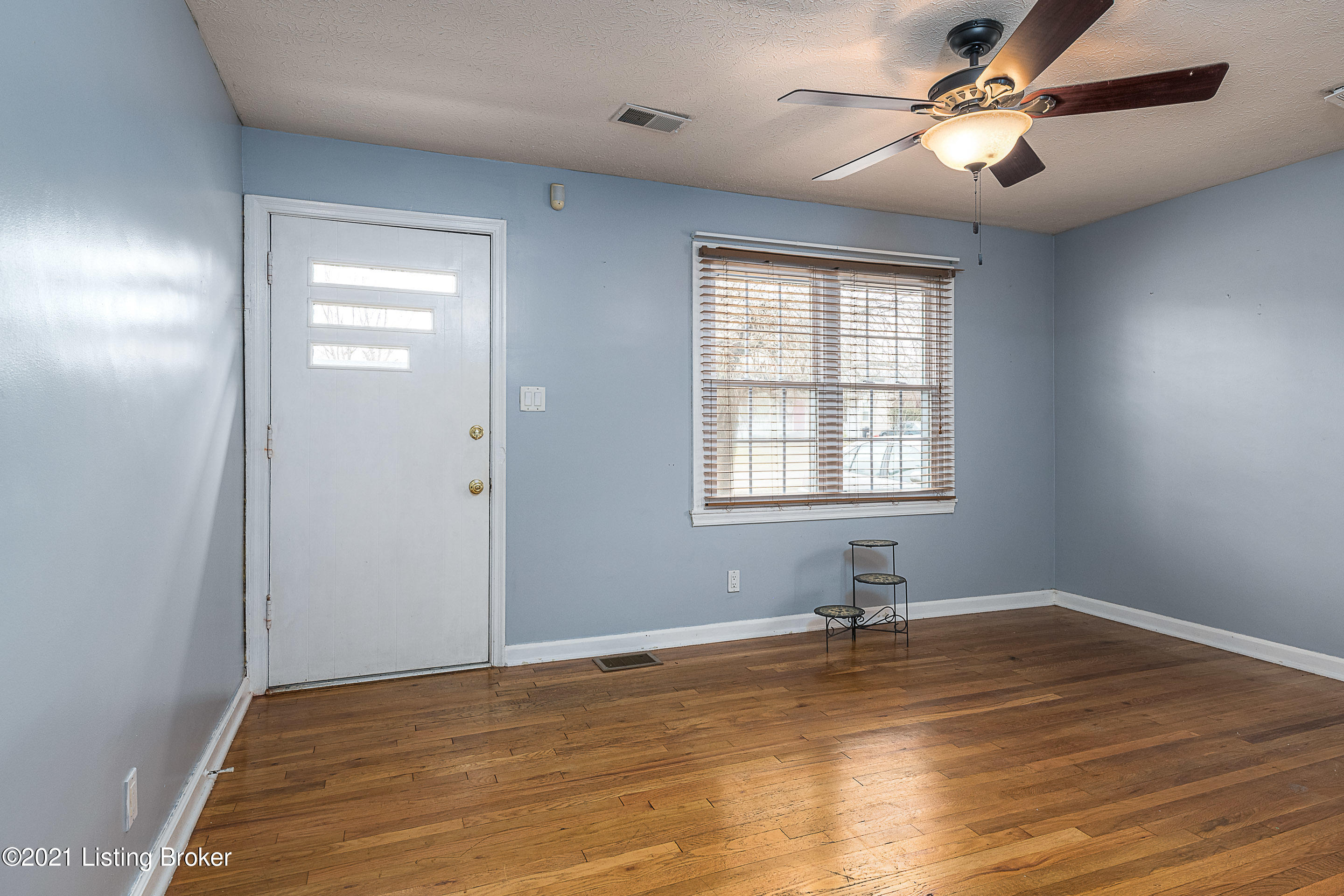 2500 Sherry Road Louisville, KY 40217 - Photo 5 of 28 THE HOME FEATURES HARDWOOD FLOORS.