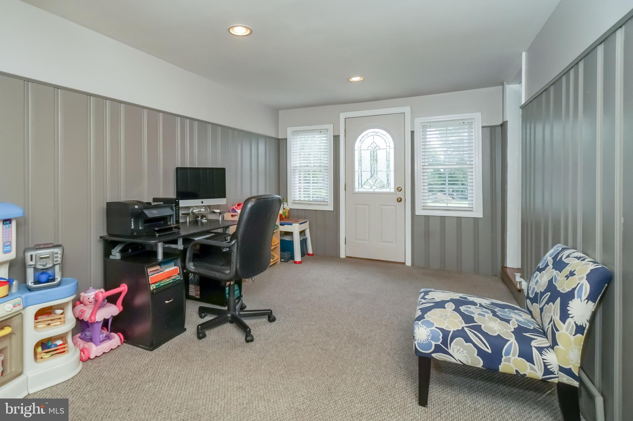 2604 Duncan Road Wilmington, DE 19808 - Photo 17 of 34 Cozy Living Room with New Carpet