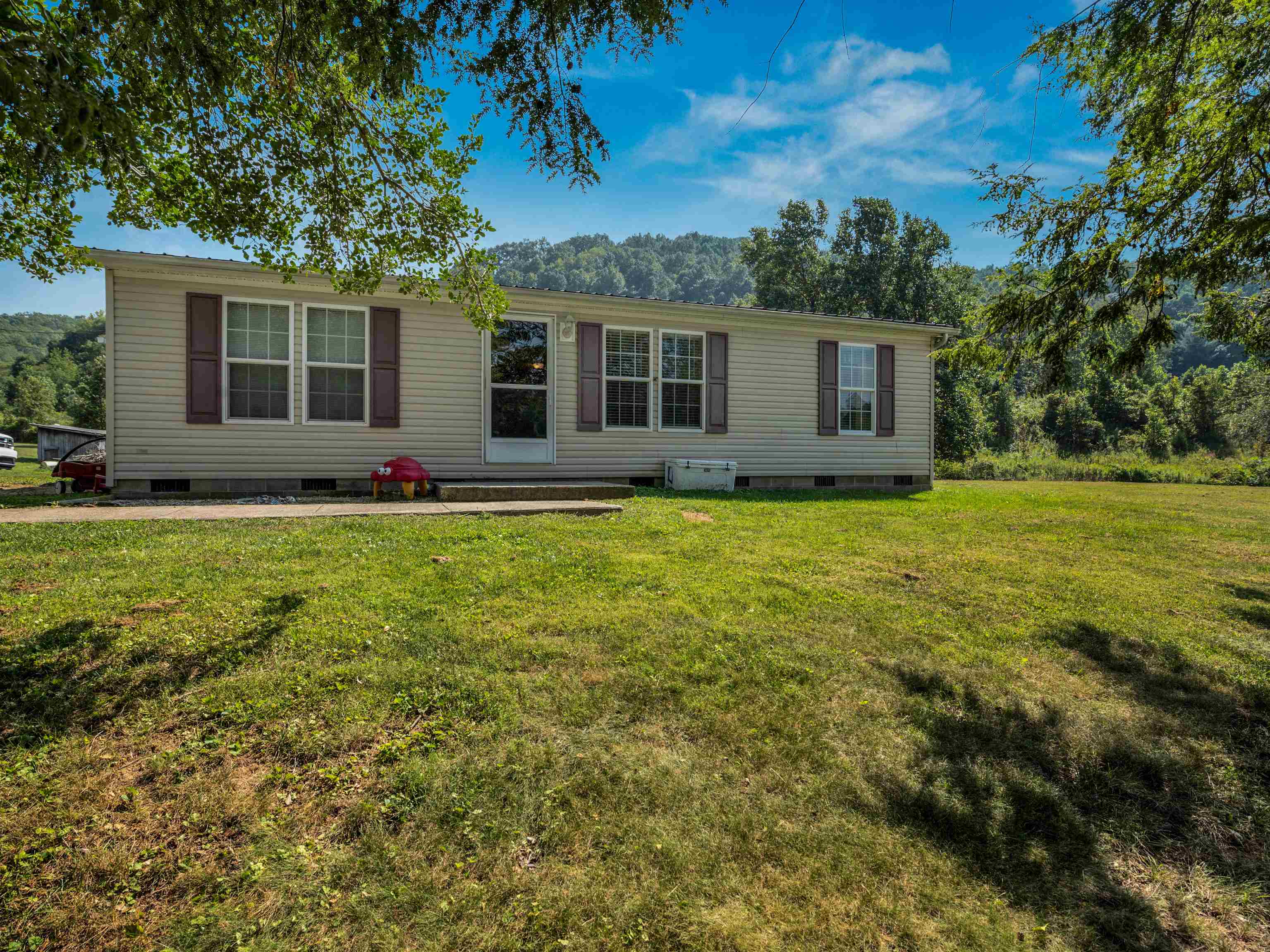 424 Briary Road Quincy, KY 41166 - Photo 1 of 25
