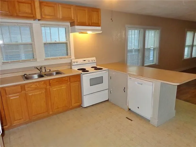 $110,000 | 2024 South Broadway Street, Pittsburg, KS 66762