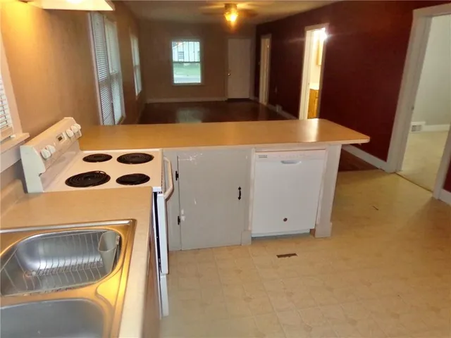 $110,000 | 2024 South Broadway Street, Pittsburg, KS 66762