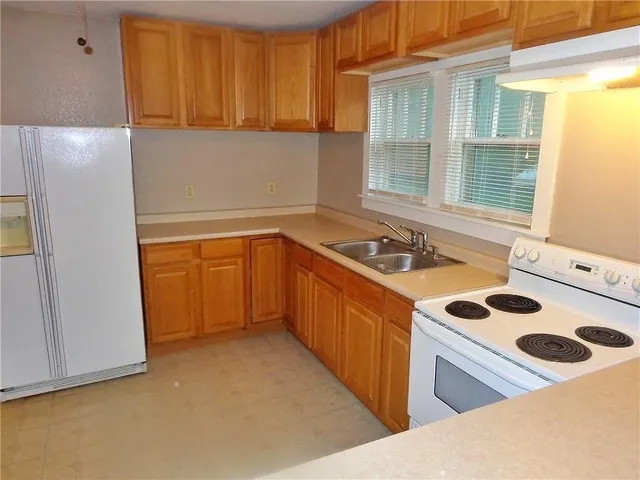 $110,000 | 2024 South Broadway Street, Pittsburg, KS 66762