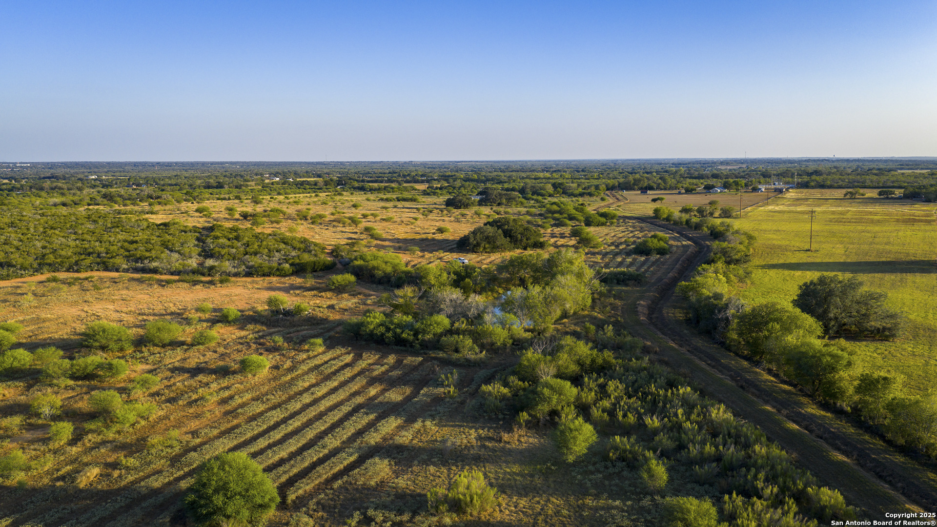 514 County Road 669 Devine, TX 78016 - Photo 19 of 45 a view of an ocean
