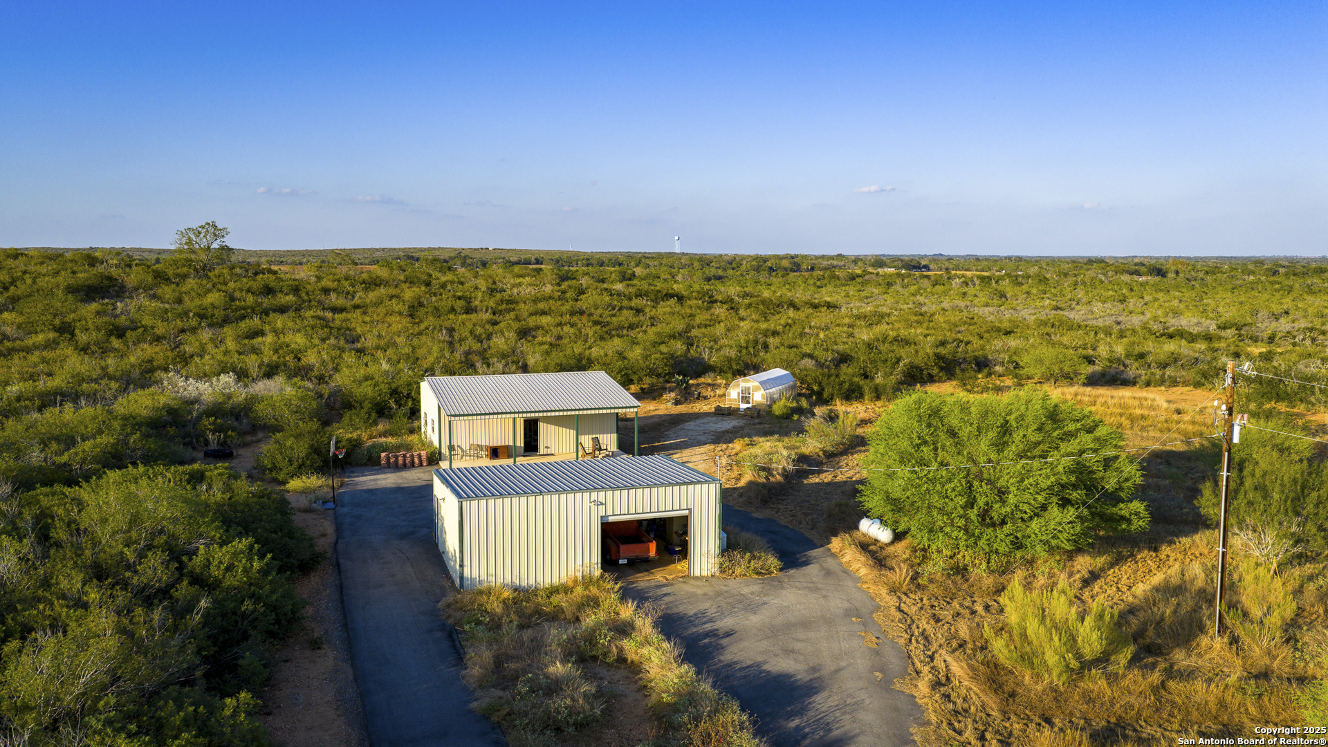 514 County Road 669 Devine, TX 78016 - Photo 22 of 45 a balcony with an ocean view