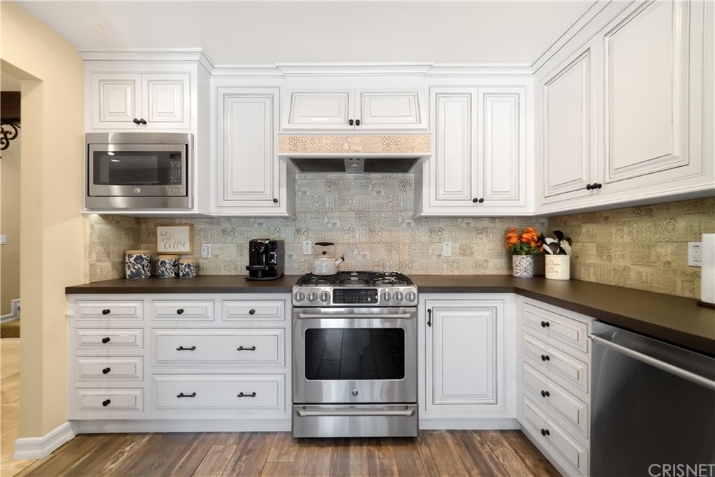 4716 Park Jacaranda Calabasas, CA 91302 - Photo 13 of 46