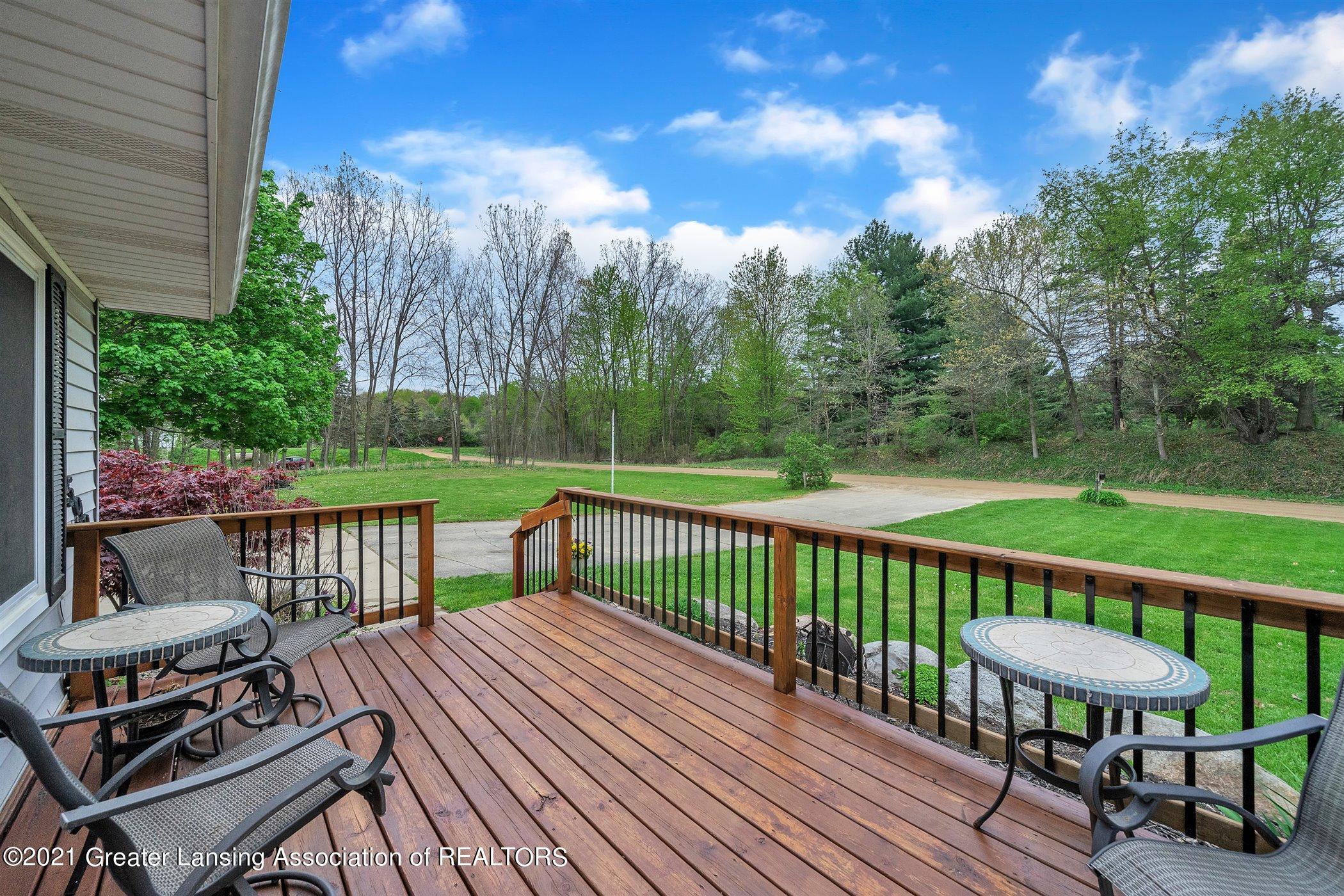5935 East Centerline Road St. Johns, MI 48879 - Photo 4 of 35 Front Deck