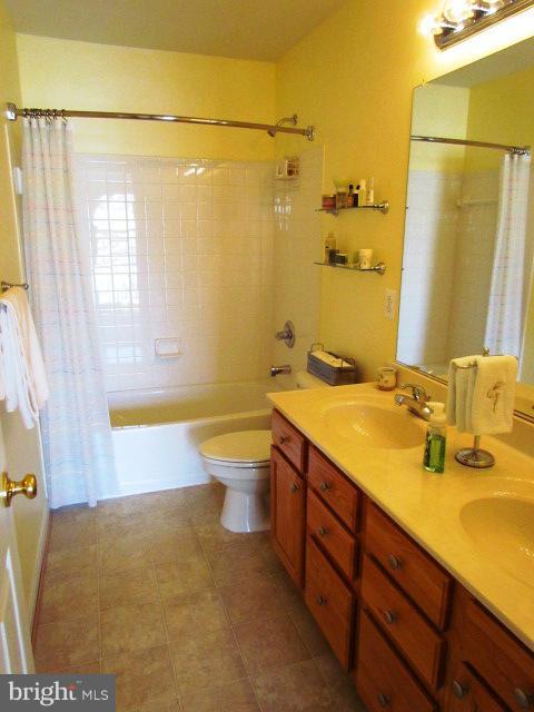 21 Little Oak Road Fredericksburg, VA 22405 - Photo 25 of 30 Hall bath