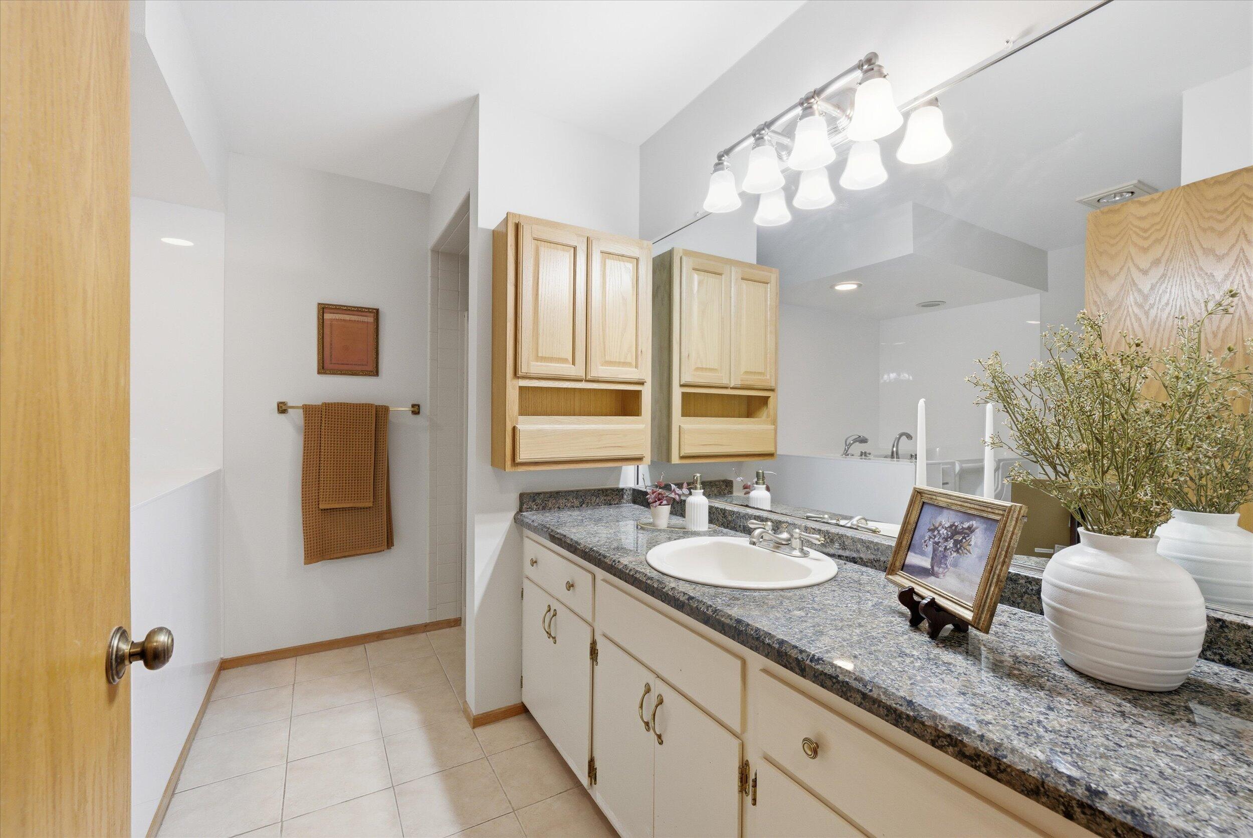 W178N9743 Riversbend Circle West Germantown, WI 53022 - Photo 13 of 40 15-Middle Coast-15