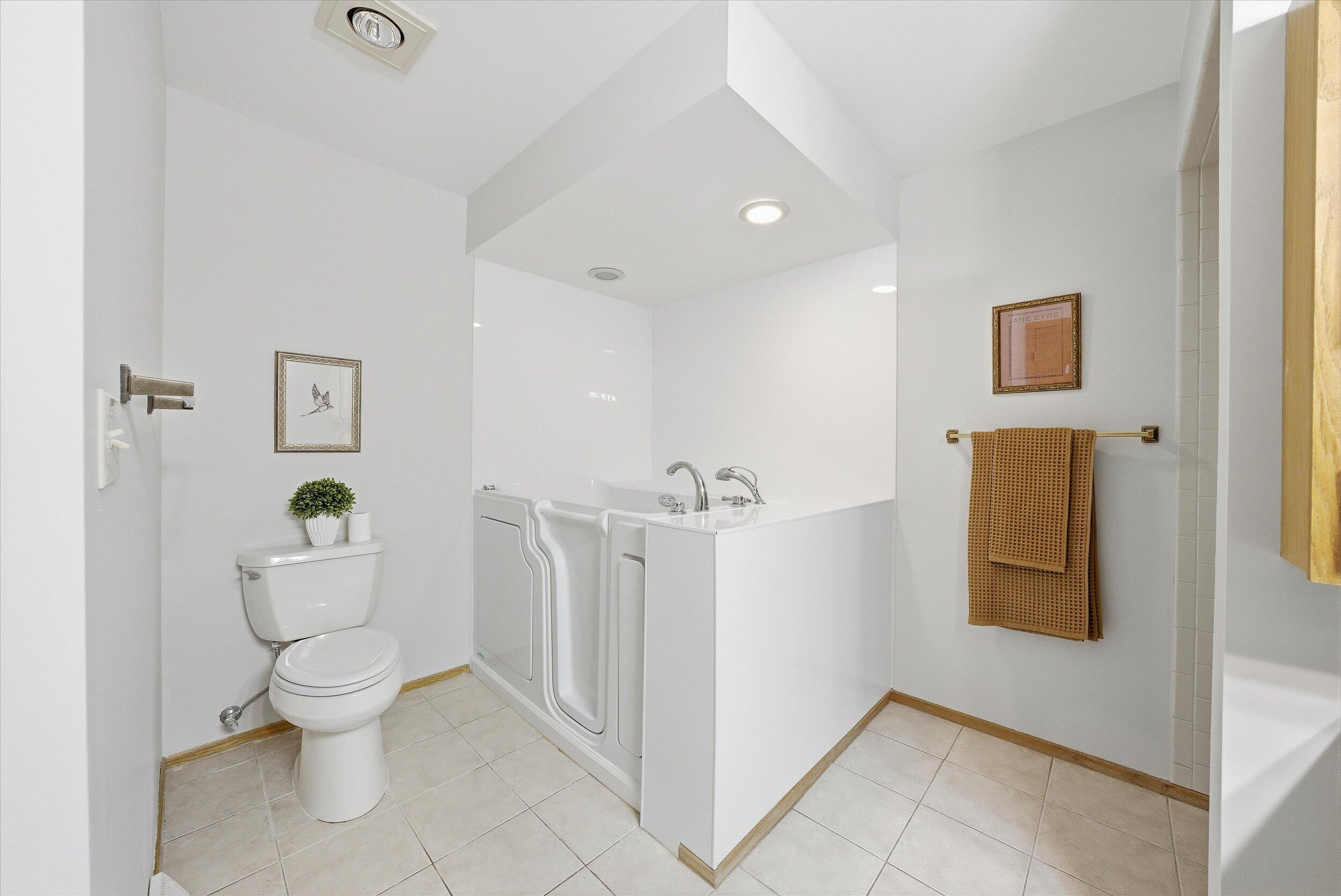 W178N9743 Riversbend Circle West Germantown, WI 53022 - Photo 14 of 40 Primary Bath w/Walk-Out Therapeutic