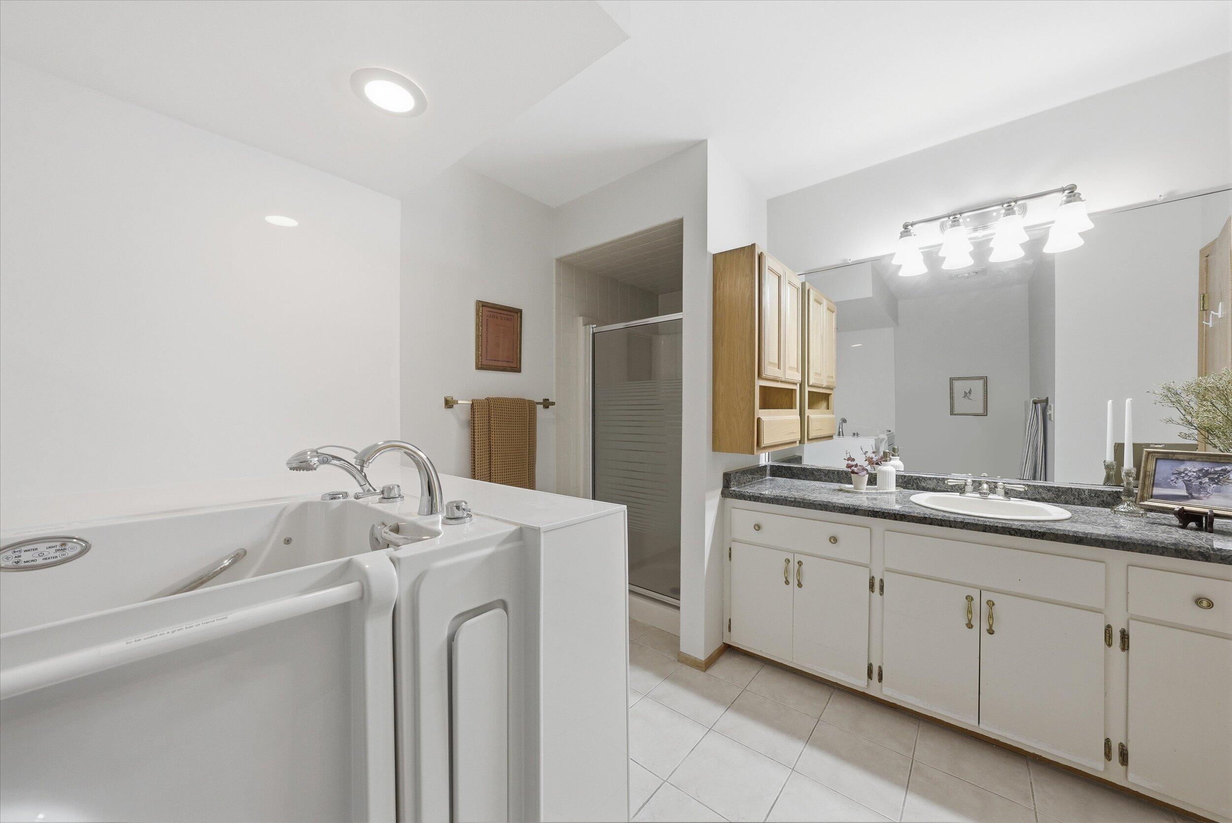 W178N9743 Riversbend Circle West Germantown, WI 53022 - Photo 15 of 40 Large Ensuite Bahtroom w/Walk-Out Shower