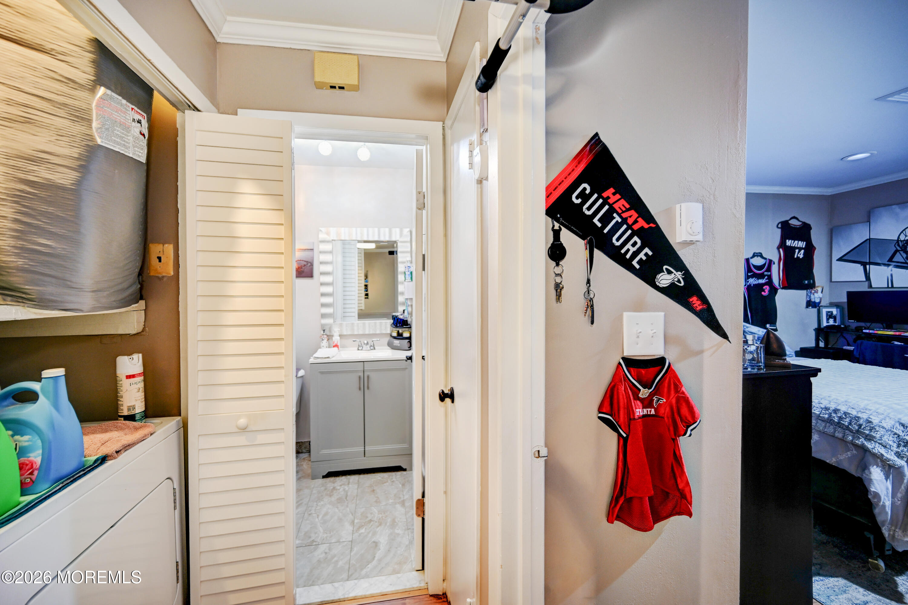 88 Arrowood Road, Unit B Manalapan, NJ 07726 - Photo 23 of 29 27-Hallway View