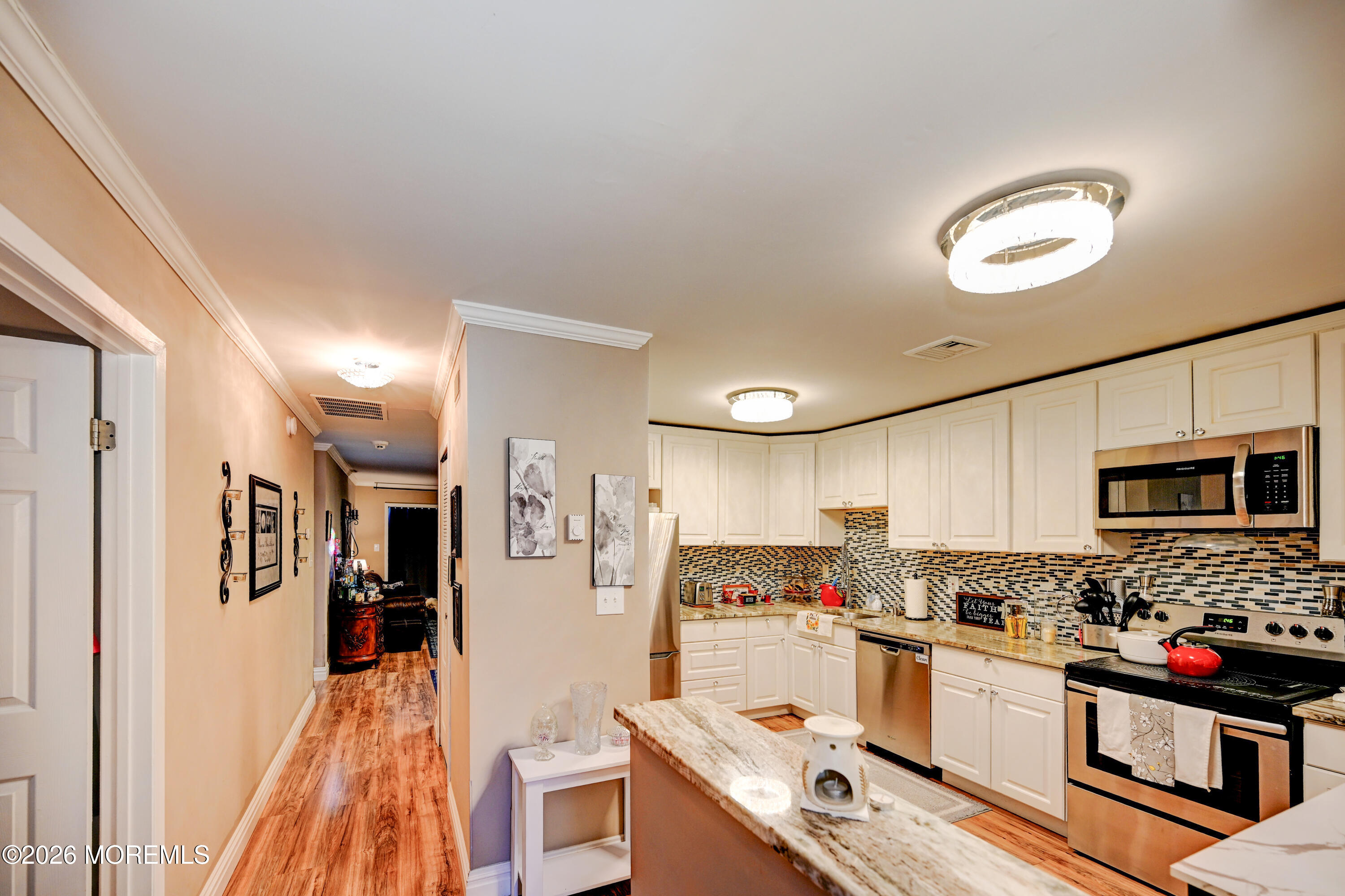88 Arrowood Road, Unit B Manalapan, NJ 07726 - Photo 7 of 29 06-Hallway to Kitchen