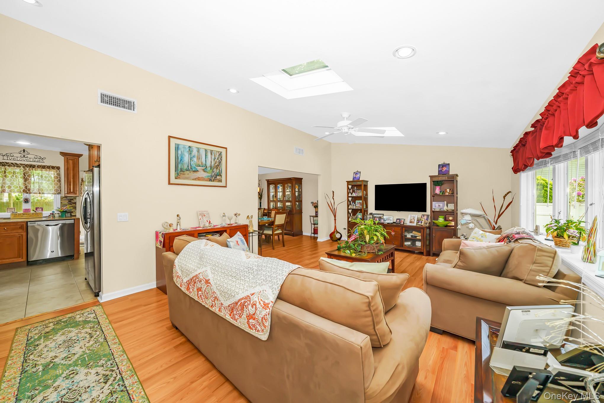 20 Amherst Street Islip, NY 11751 - Photo 19 of 29