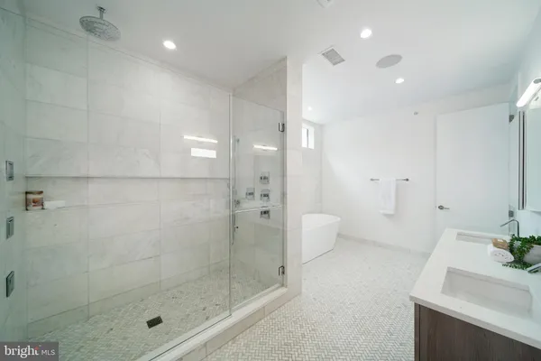 $8,700 | 142 South Front Street, Philadelphia, PA 19106