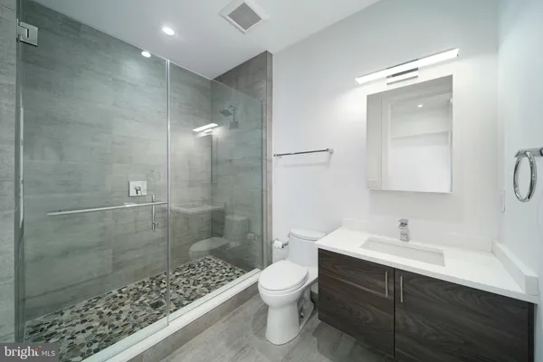 $8,700 | 142 South Front Street, Philadelphia, PA 19106