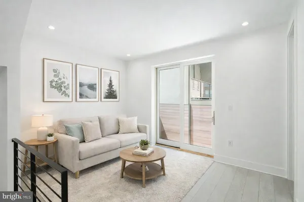 $8,700 | 142 South Front Street, Philadelphia, PA 19106