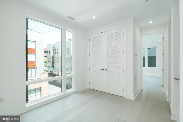 $8,700 | 142 South Front Street, Philadelphia, PA 19106