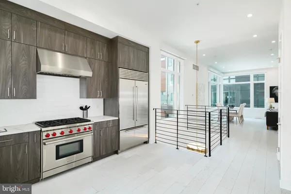 $8,700 | 142 South Front Street, Philadelphia, PA 19106