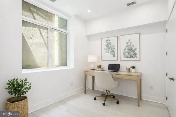 $8,700 | 142 South Front Street, Philadelphia, PA 19106