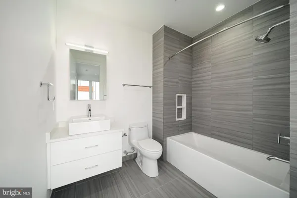 $8,700 | 142 South Front Street, Philadelphia, PA 19106