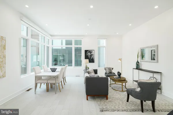 $8,700 | 142 South Front Street, Philadelphia, PA 19106