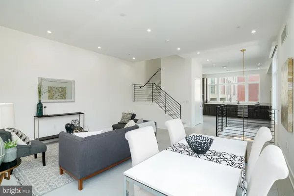 $8,700 | 142 South Front Street, Philadelphia, PA 19106