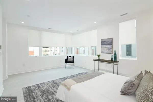 $8,700 | 142 South Front Street, Philadelphia, PA 19106