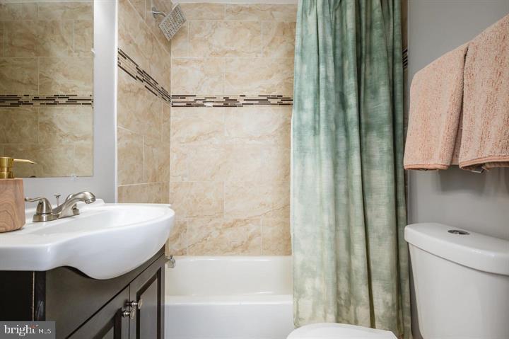 814 Foxwell Road Joppa, MD 21085 - Photo 9 of 23 a bathroom with a sink a toilet and shower