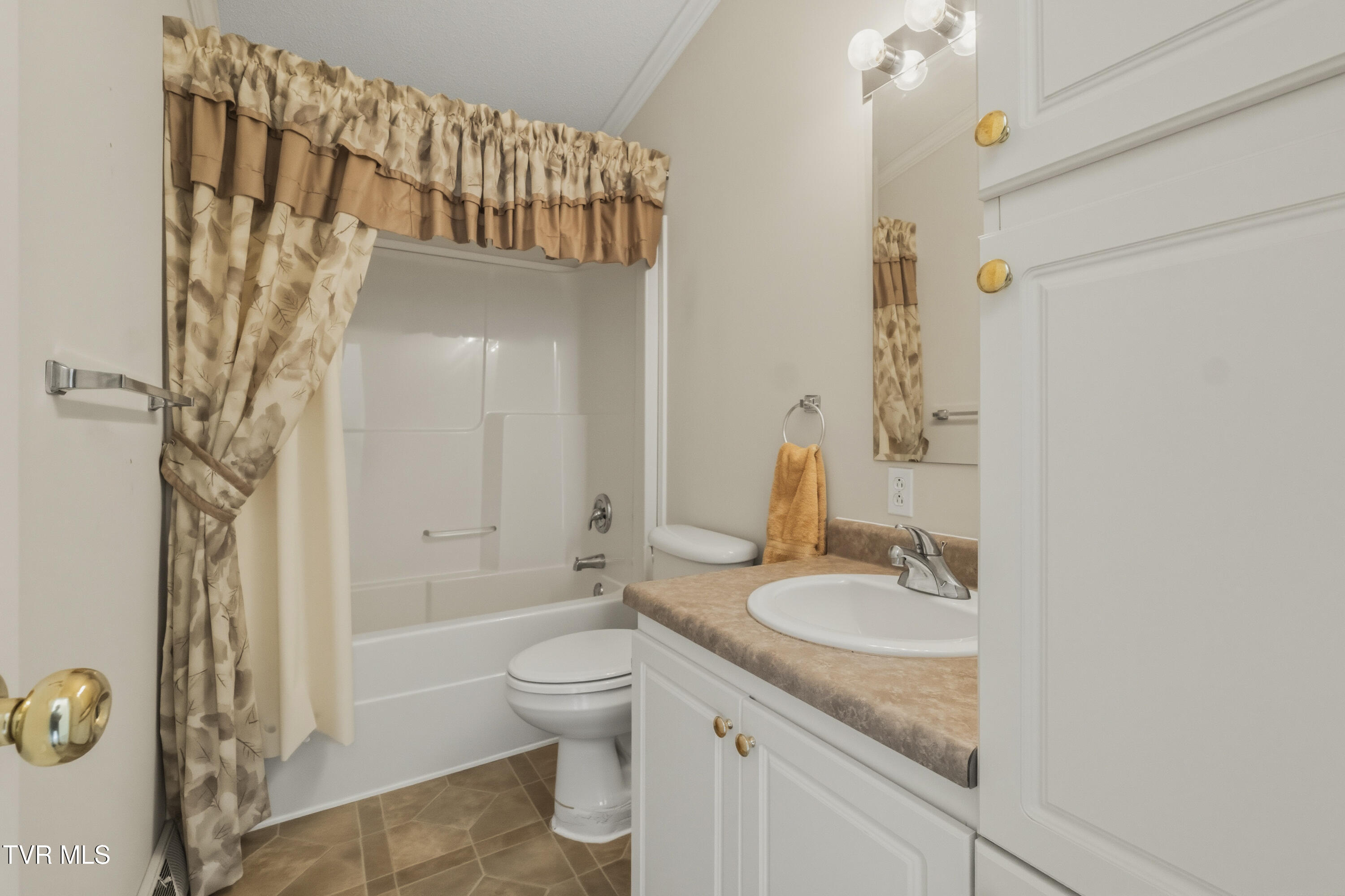 4061 Carters Valley Road Church Hill, TN 37642 - Photo 44 of 54 bathroom 2