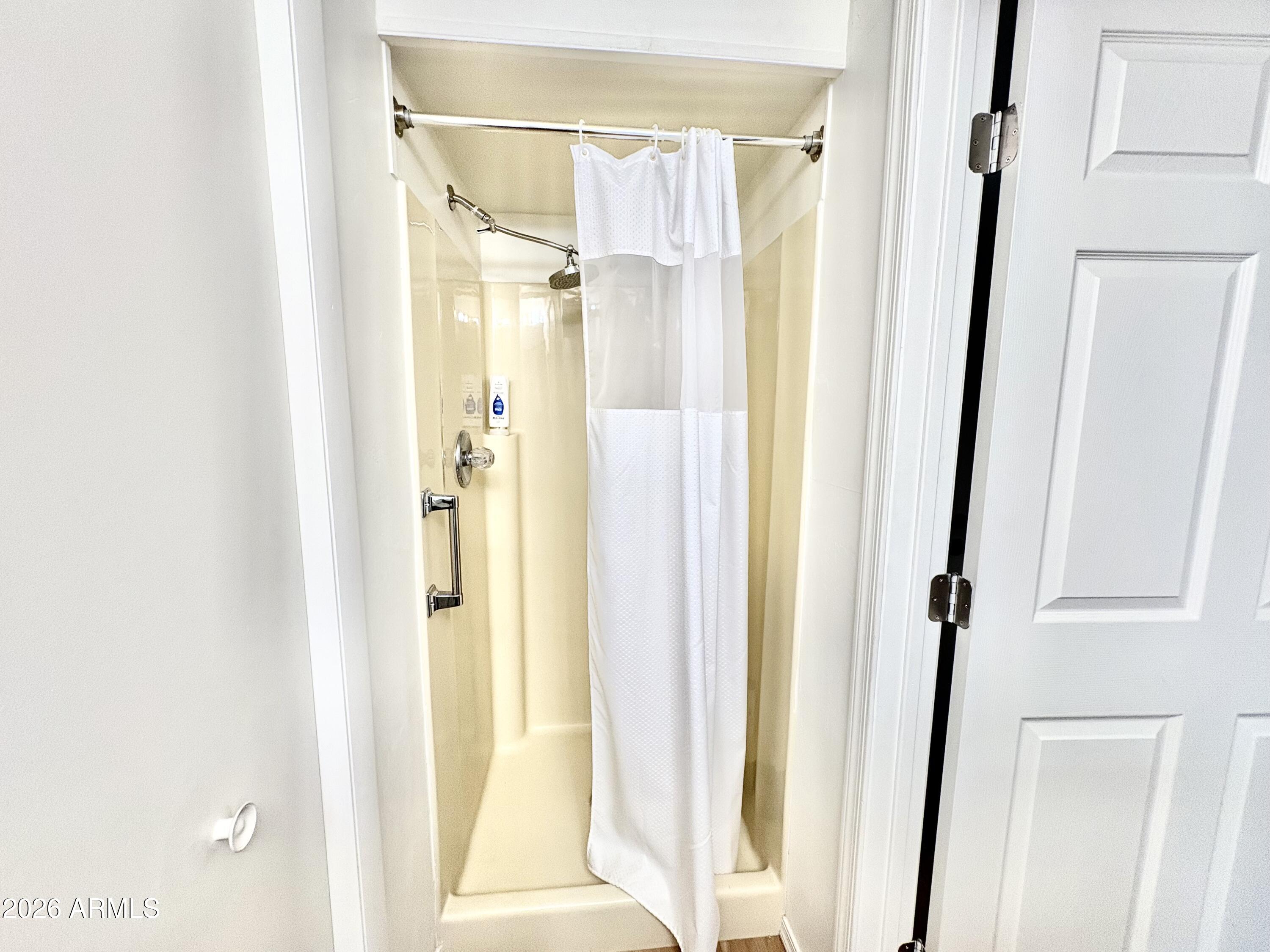 111 South Greenfield Road, Unit 589 Mesa, AZ 85206 - Photo 14 of 54 a bathroom with a glass shower door