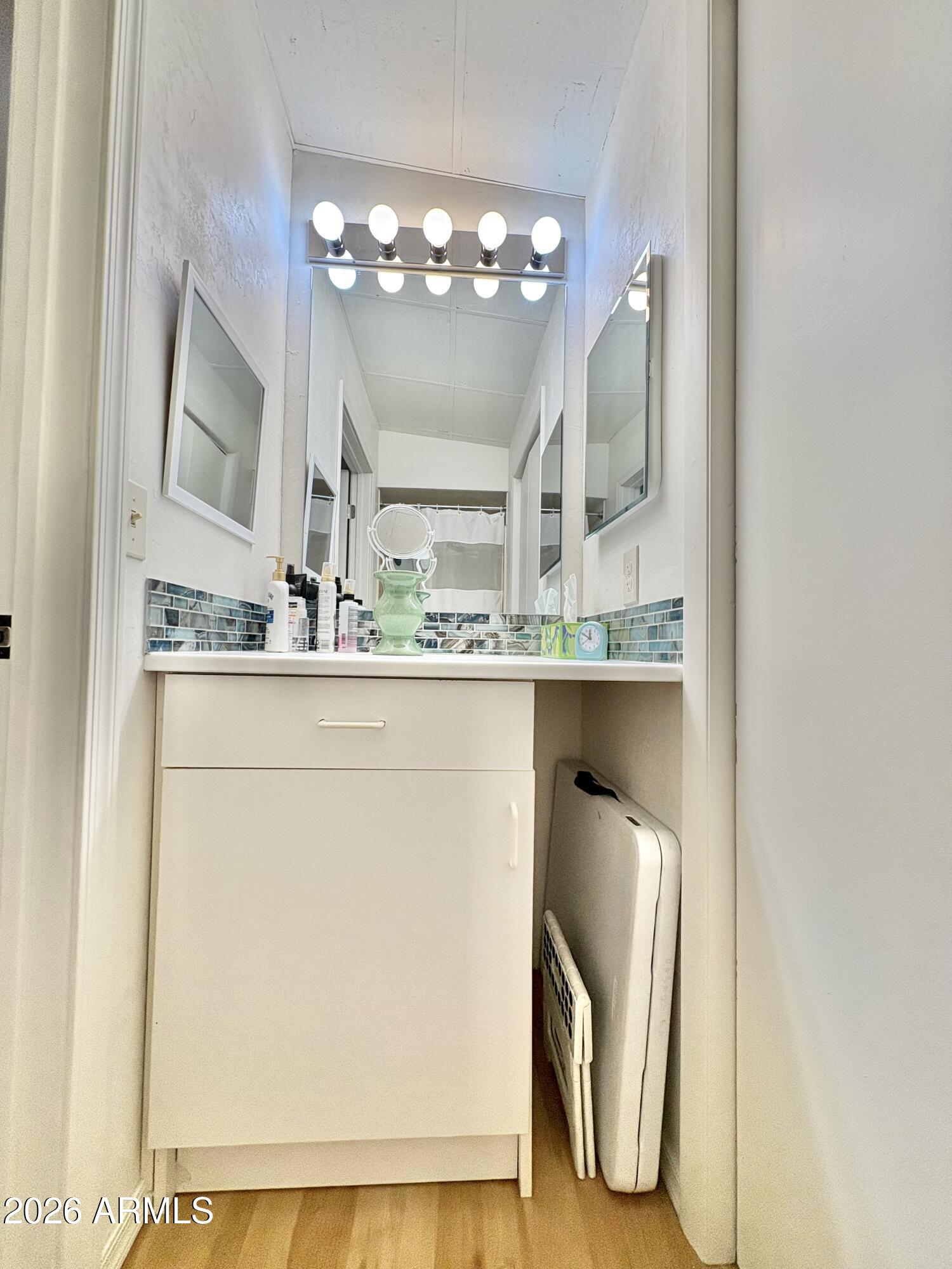 111 South Greenfield Road, Unit 589 Mesa, AZ 85206 - Photo 15 of 54 a en suite bathroom with a sink mirror and vanity