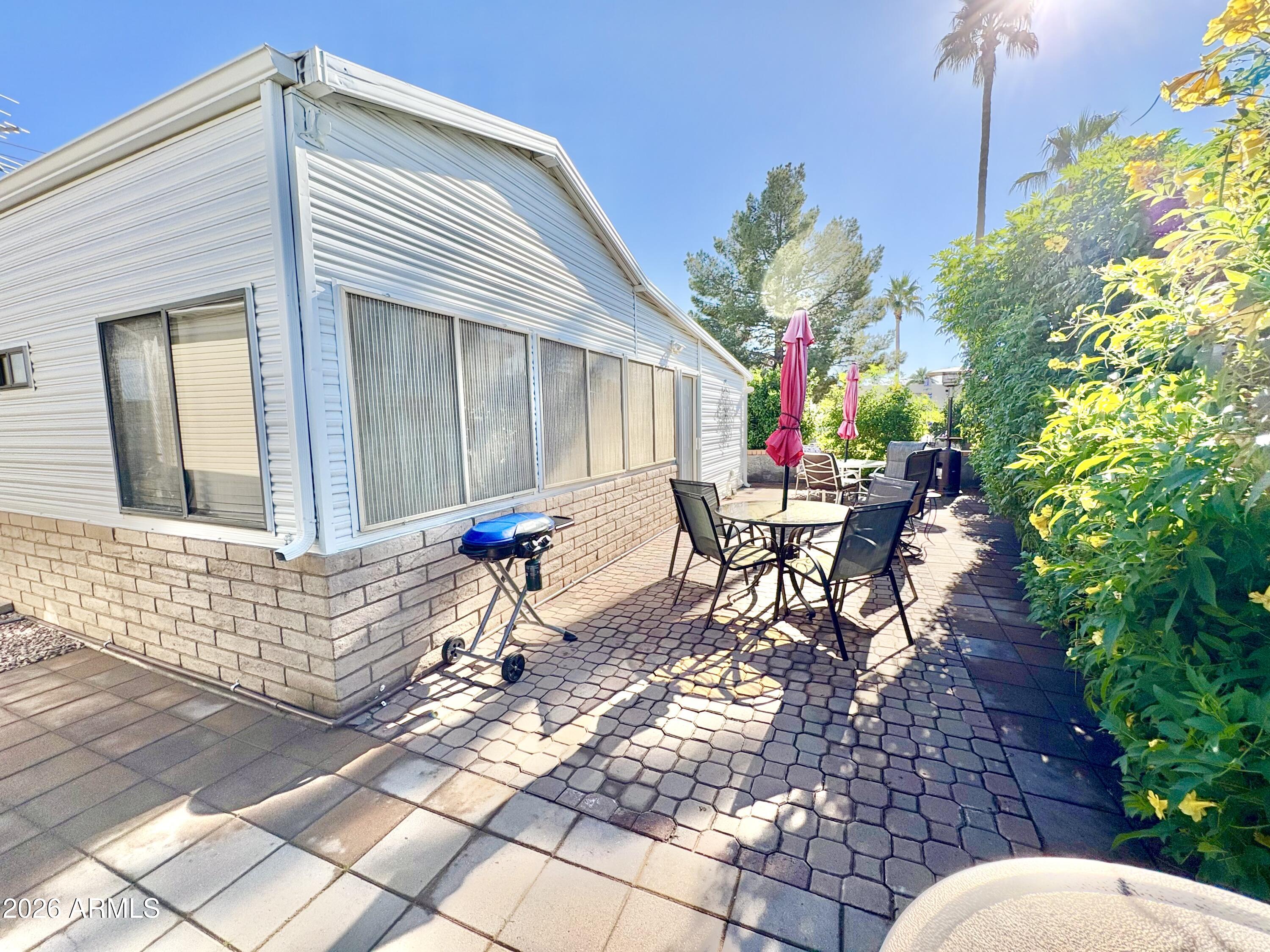 111 South Greenfield Road, Unit 589 Mesa, AZ 85206 - Photo 25 of 54 a view of a chairs and table in the patio