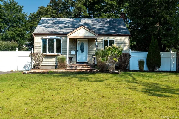 $495,000 | 11 McGowan Lane, Central Islip, NY 11722