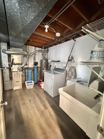 a view of utility room