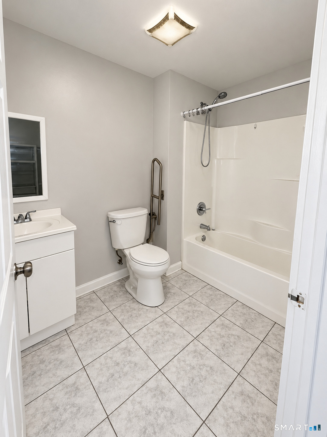 385 Putnam Avenue, Unit 3 Hamden, CT 06517 - Photo 3 of 4 Gallery Image 3