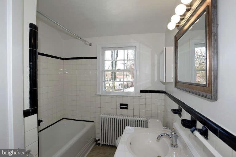 207 University Boulevard West Silver Spring, MD 20901 - Photo 14 of 16 Bath